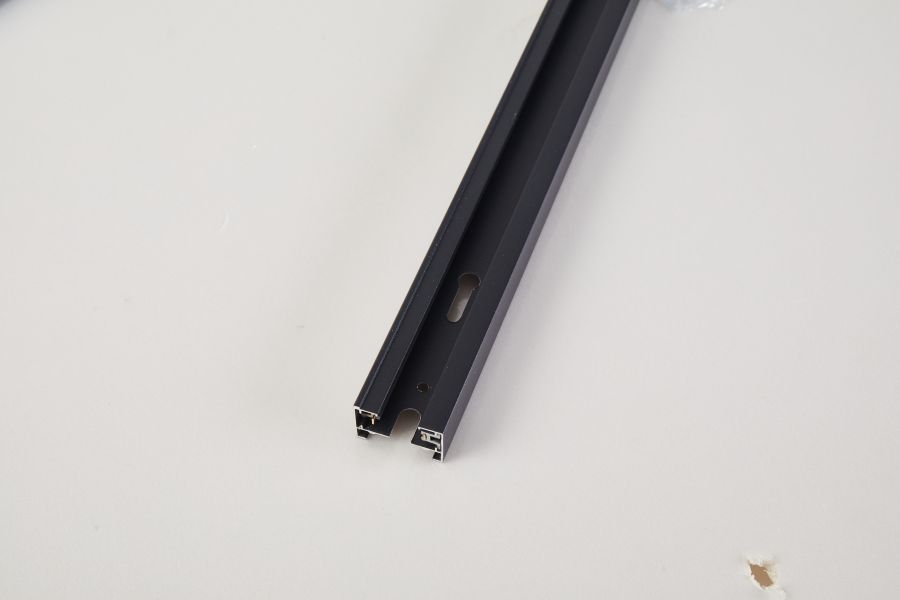 UNO-TR-1M-BL-1PH UNO TRACK 1M BLACK 1PHASE 3.4x2x100cm 220-240V 8A HOMELIGHTING 77-9129