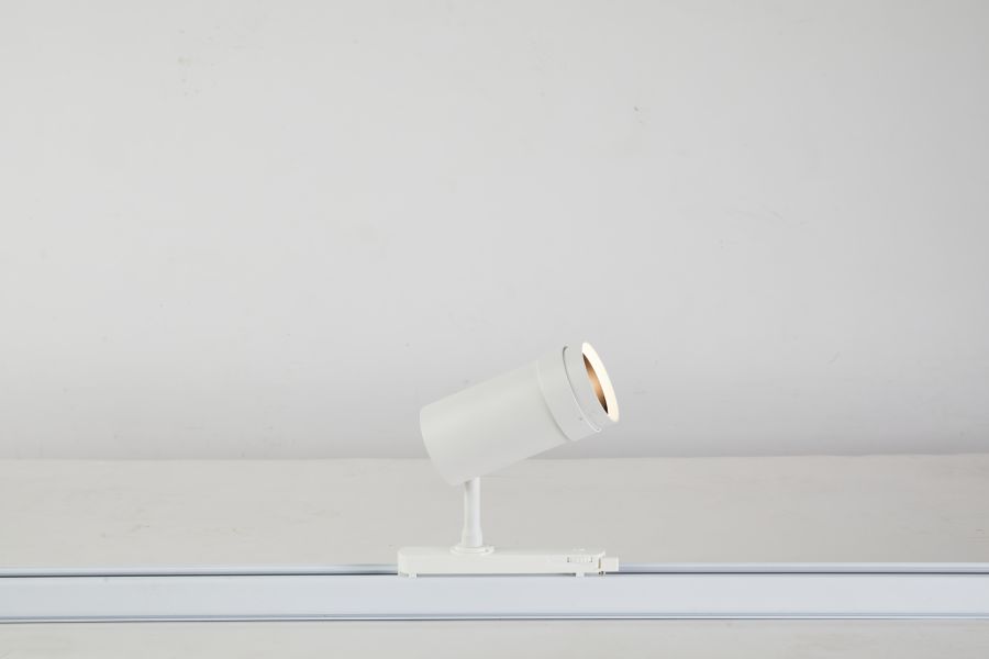 ZUMO-SP-18W-WH-3PH ZUMO SPOTLIGHT 18W WHITE ZOOMABLE 3PHASE 6.8x7x23cm 220-240V KGP DRIVER COB HOMELIGHTING 77-9120